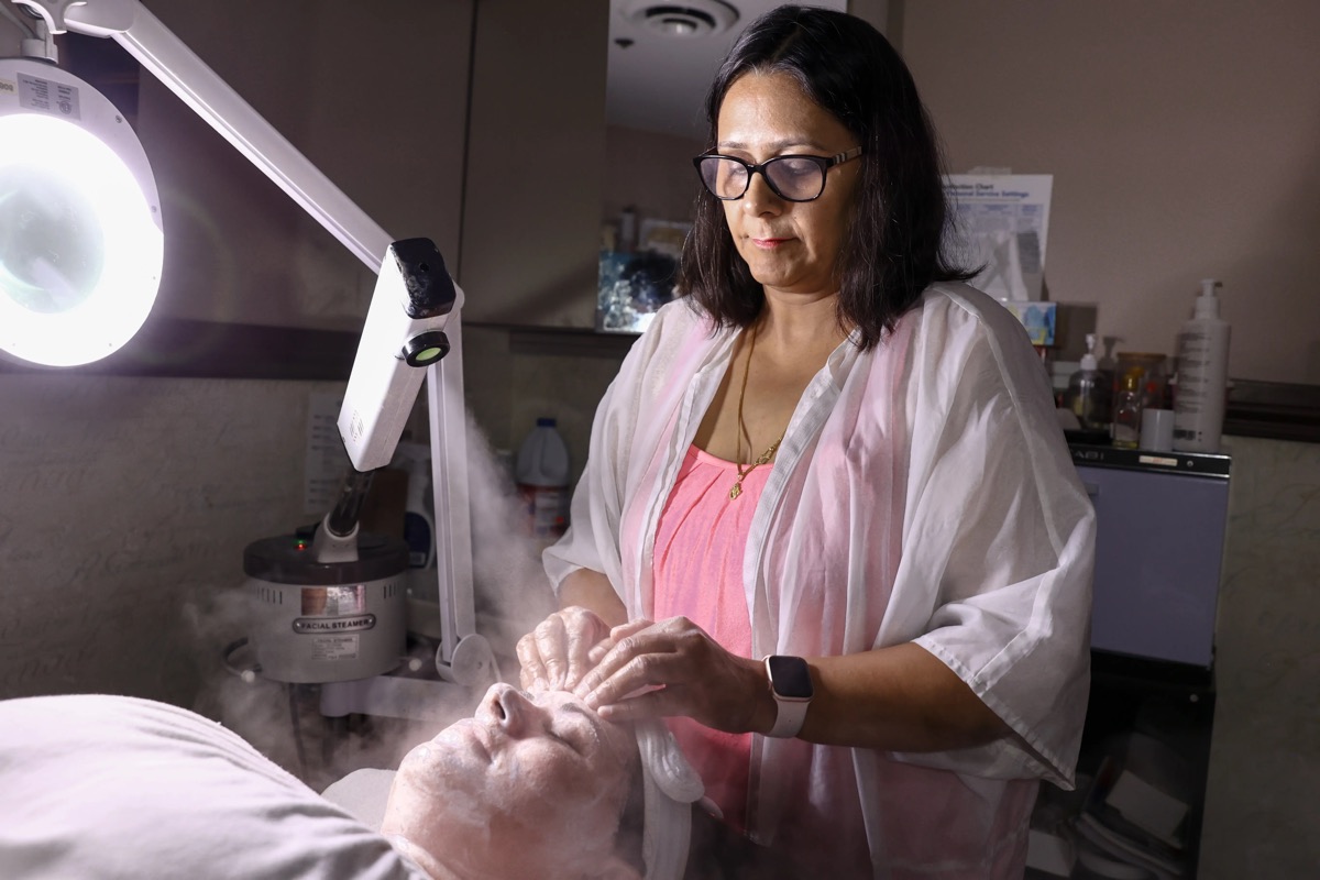 Hydrating facial treatment with gentle steam
