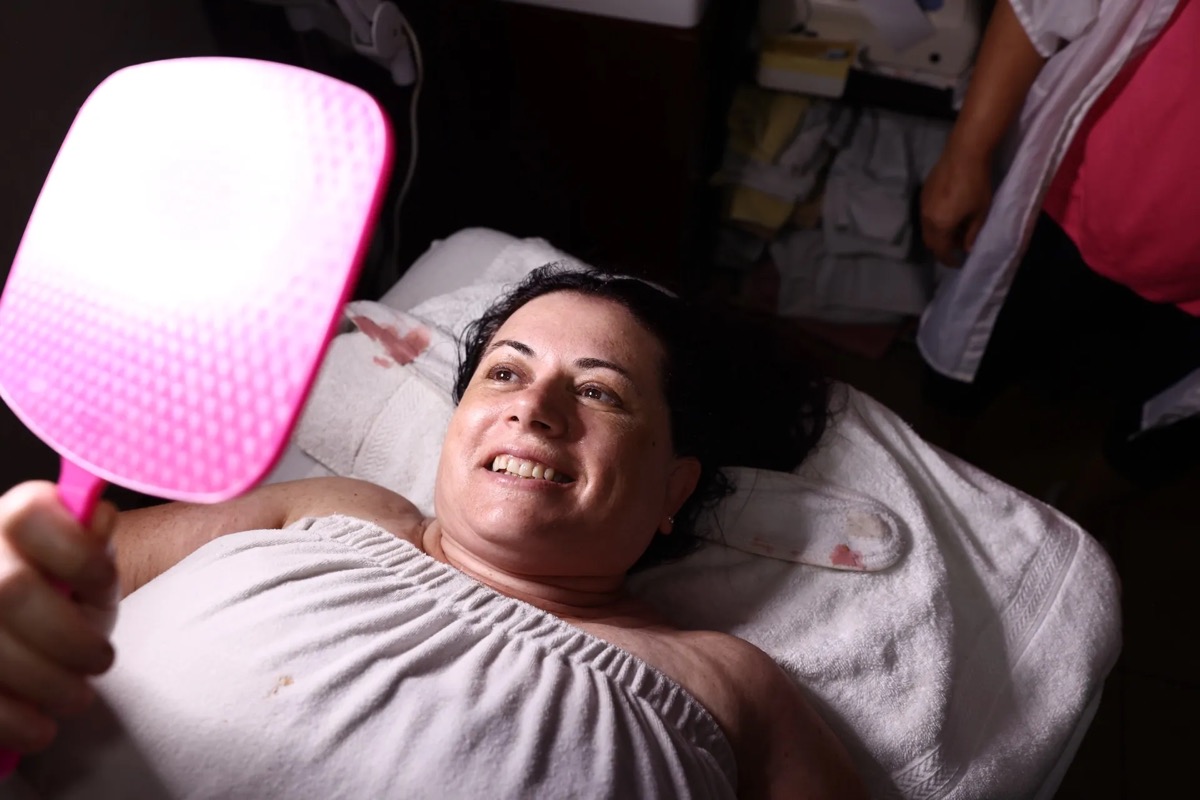 Guest enjoying an LED skincare treatment